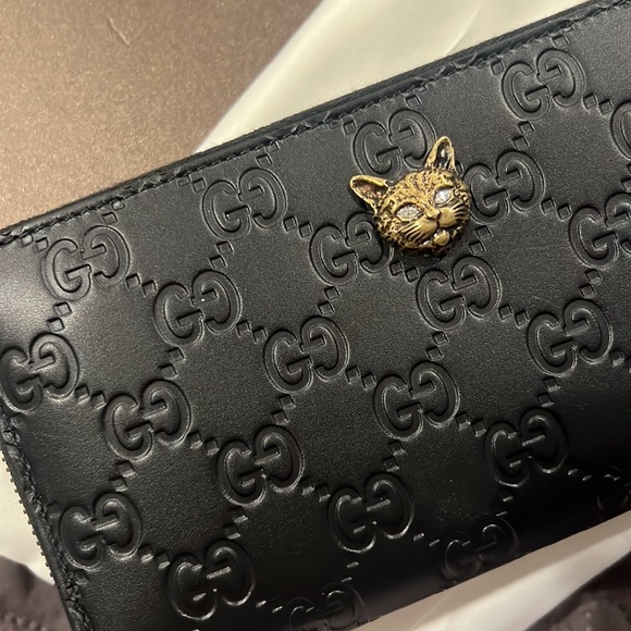 GUCCI black embossed zip around wallet. Brand new with dust bag and original box - Picture 4 of 8